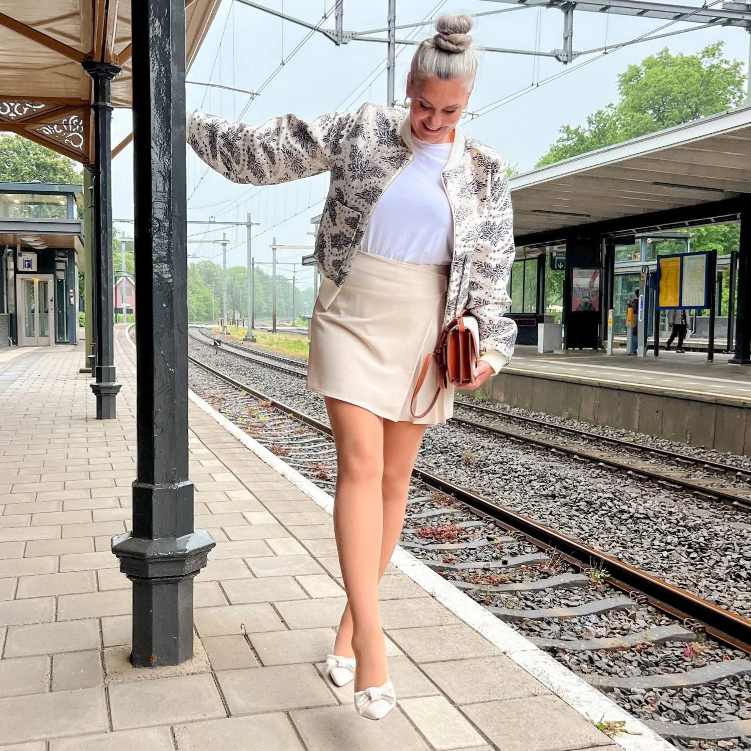 Sheer 30 Den Pantyhose - Caramel Latte - Image 24